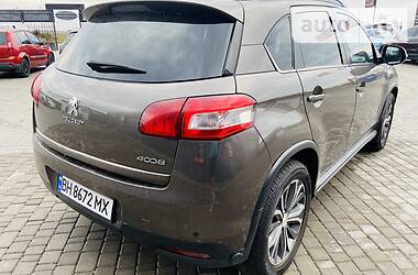 Позашляховик / Кросовер Peugeot 4008 2012 в 