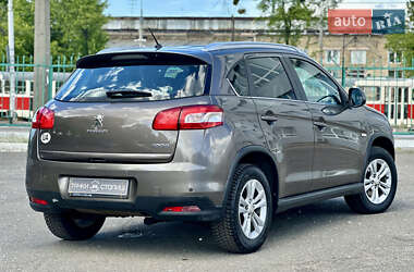 Позашляховик / Кросовер Peugeot 4008 2012 в 