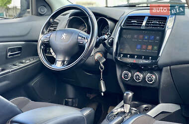 Позашляховик / Кросовер Peugeot 4008 2012 в 