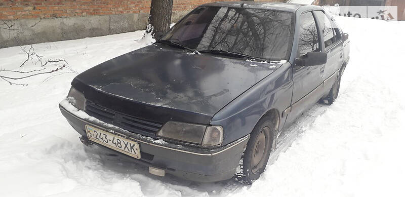 Седан Peugeot 405 1989 в Тростянце