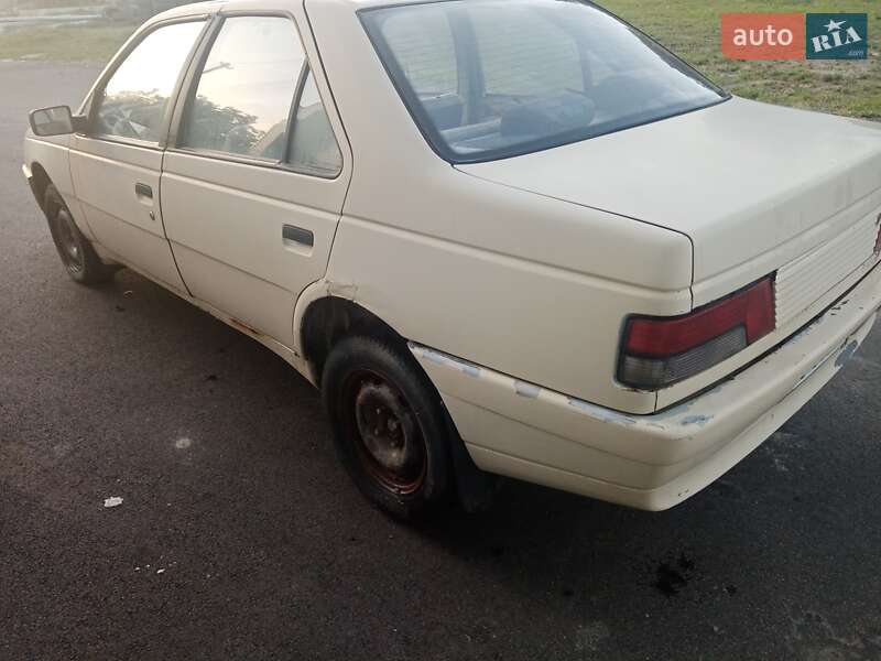 Седан Peugeot 405 1988 в Малине