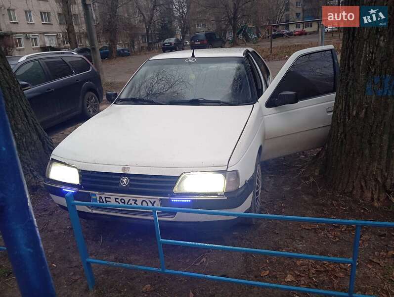 Седан Peugeot 405 1990 в Новомосковске