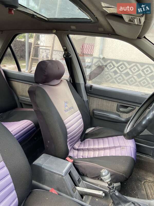 Седан Peugeot 405 1988 в Радивиліві