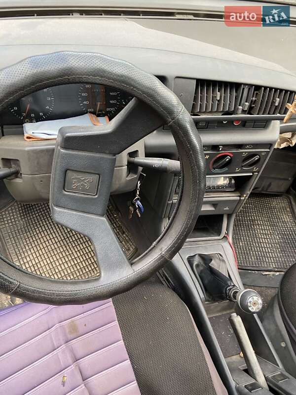 Седан Peugeot 405 1988 в Радивиліві