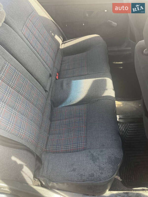 Седан Peugeot 405 1988 в Нововолынске