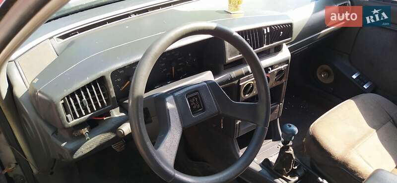 Седан Peugeot 405 1989 в Остроге