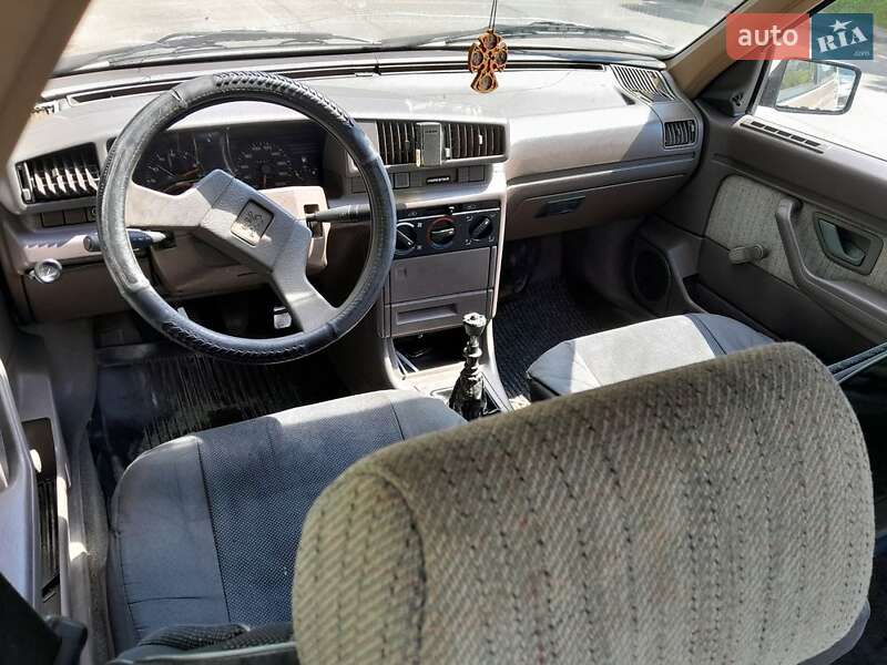 Седан Peugeot 405 1989 в Обухове