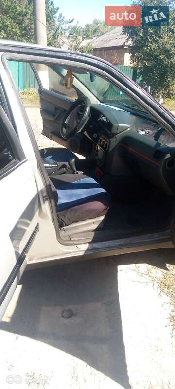 Седан Peugeot 405 1991 в Смілі