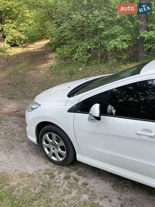 Седан Peugeot 408 2013 в Києві
