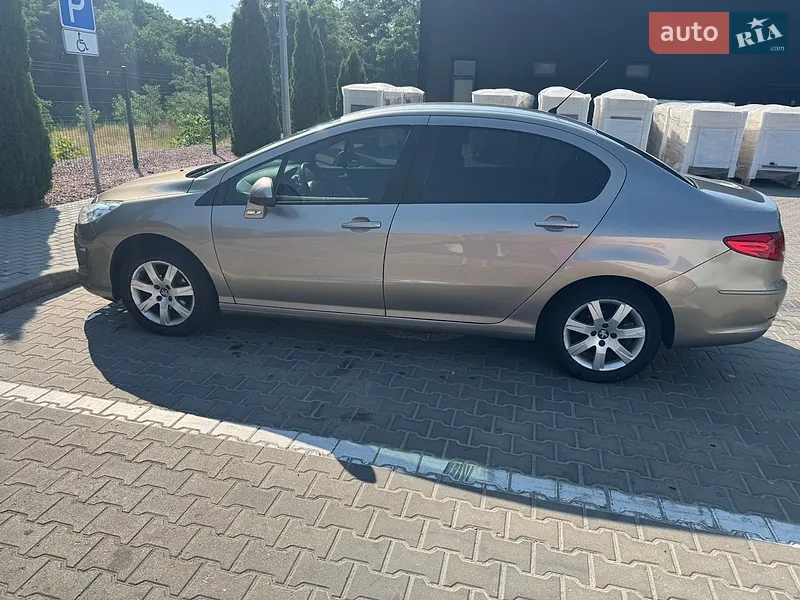 Peugeot 408
