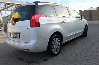 Универсал Peugeot 5008 2011 в Дубно