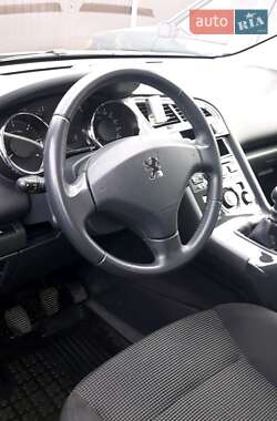 Мінівен Peugeot 5008 2011 в 