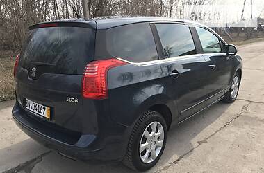 Мінівен Peugeot 5008 2011 в 