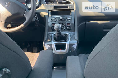 Мінівен Peugeot 5008 2011 в 