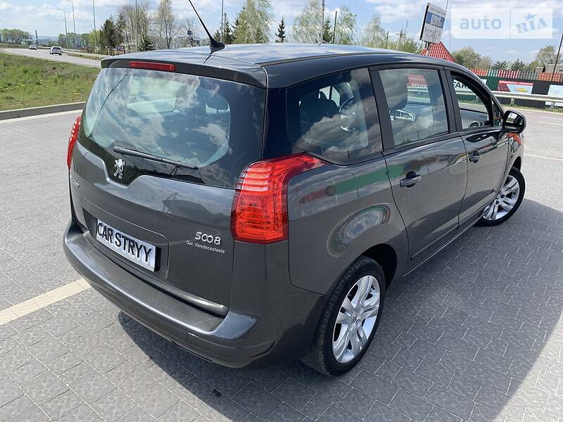 Мінівен Peugeot 5008 2010 в Стрию