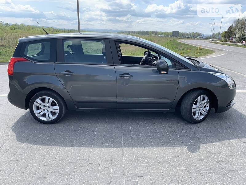 Мінівен Peugeot 5008 2010 в Стрию