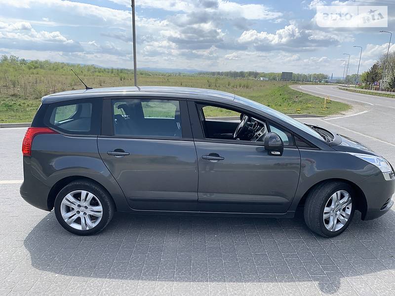 Мінівен Peugeot 5008 2010 в Стрию