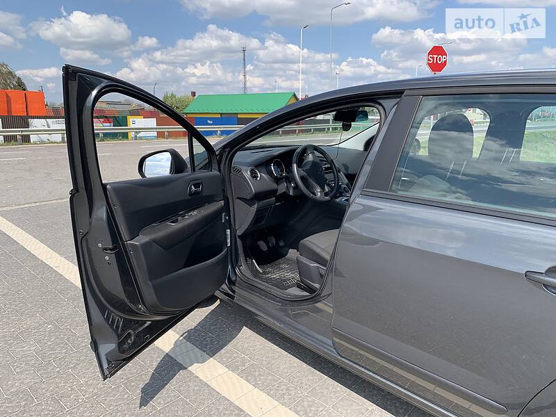 Мінівен Peugeot 5008 2010 в Стрию