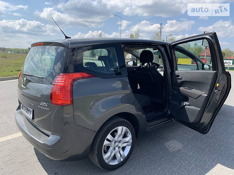Мінівен Peugeot 5008 2010 в Стрию