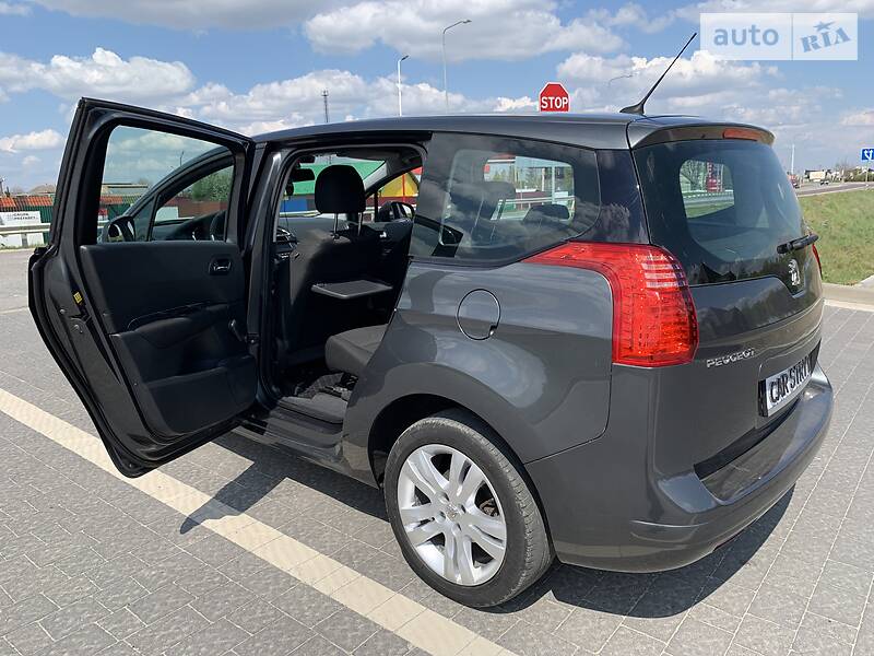 Мінівен Peugeot 5008 2010 в Стрию