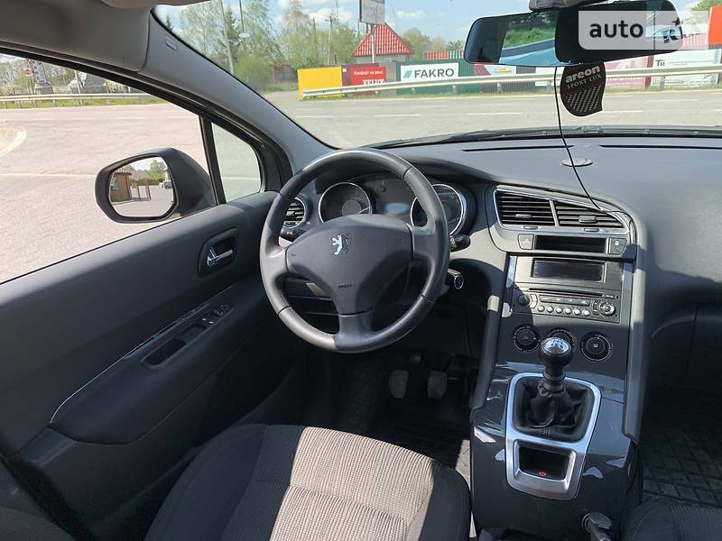Мінівен Peugeot 5008 2010 в Стрию