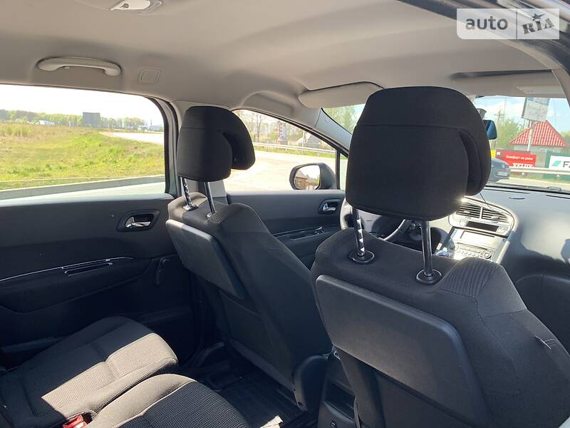 Мінівен Peugeot 5008 2010 в Стрию