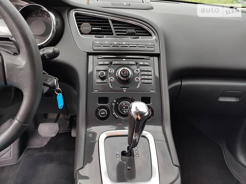 Минивэн Peugeot 5008 2013 в Казатине