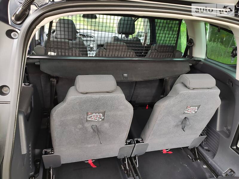 Минивэн Peugeot 5008 2013 в Казатине