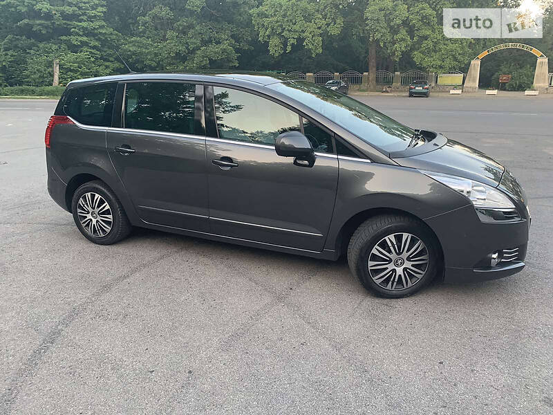 Універсал Peugeot 5008 2010 в Полтаві