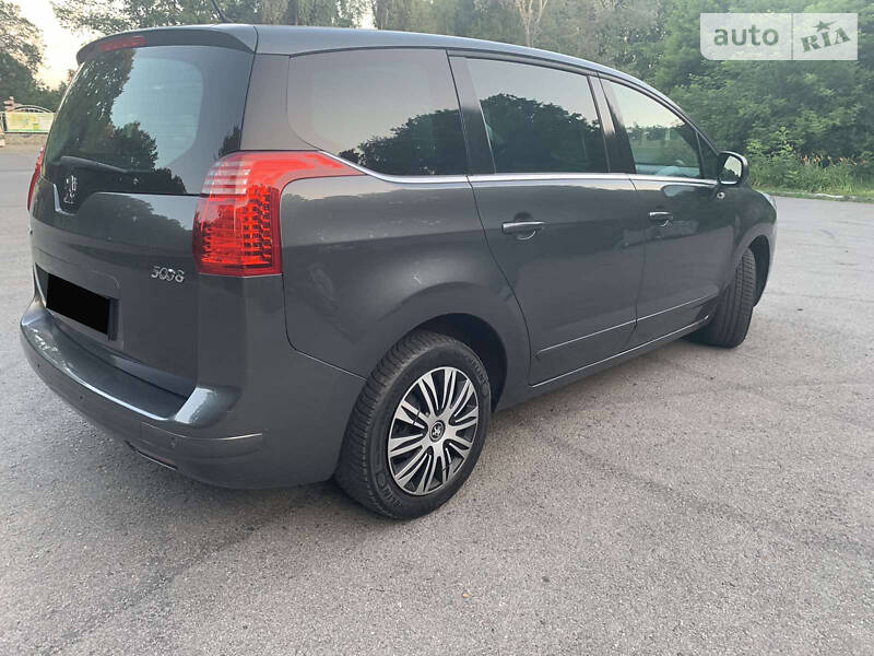 Універсал Peugeot 5008 2010 в Полтаві