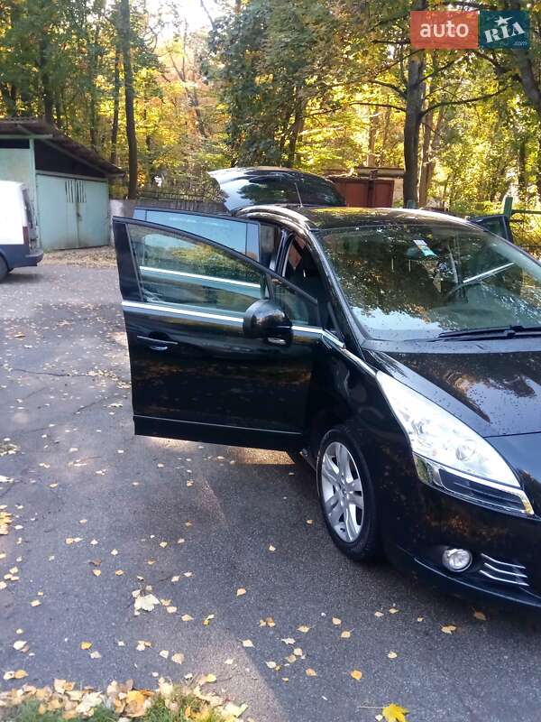 Мінівен Peugeot 5008 2012 в Києві