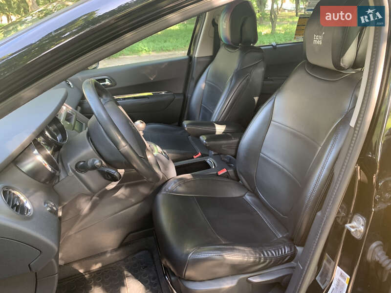 Універсал Peugeot 5008 2013 в Нікополі