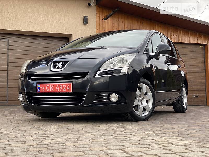 Мінівен Peugeot 5008 2012 в Чернівцях