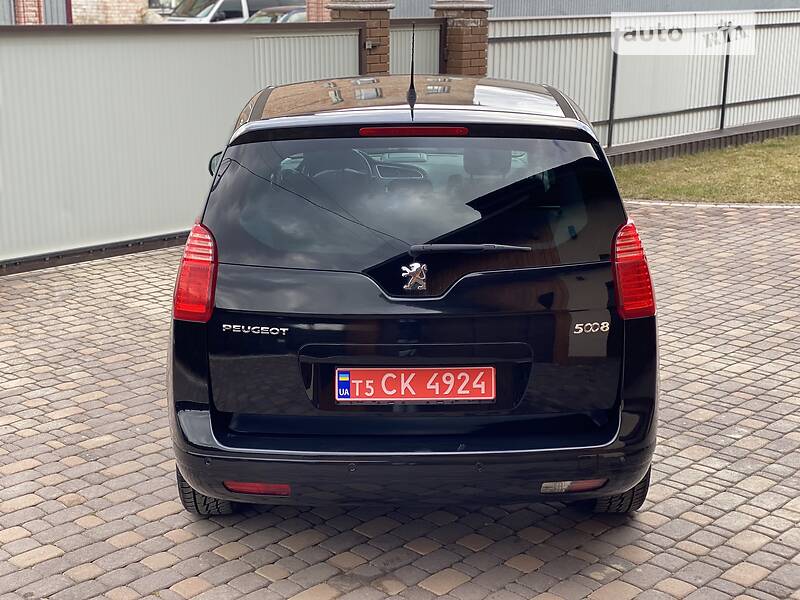 Мінівен Peugeot 5008 2012 в Чернівцях