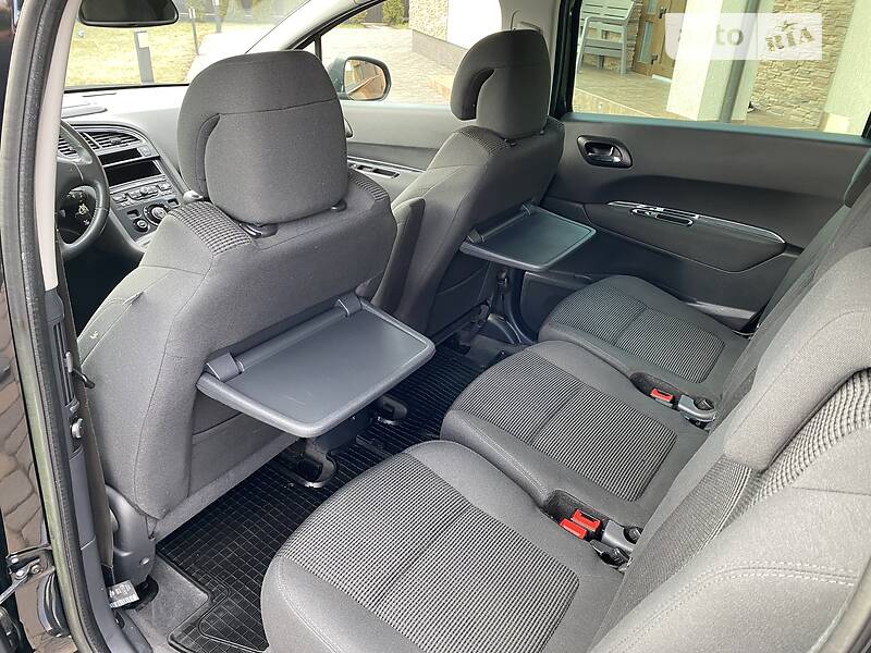 Мінівен Peugeot 5008 2012 в Чернівцях