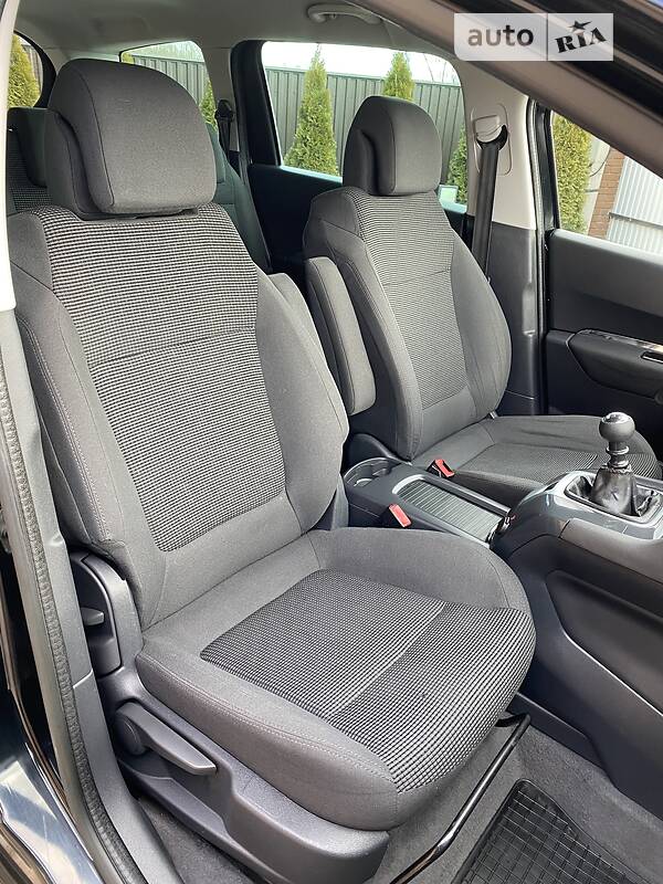 Мінівен Peugeot 5008 2012 в Чернівцях