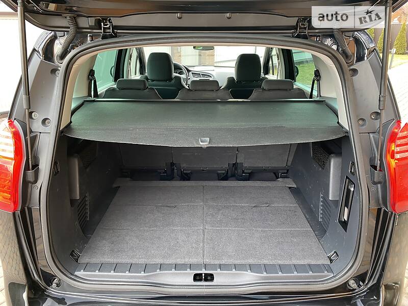 Мінівен Peugeot 5008 2012 в Чернівцях