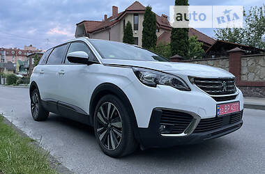 Внедорожник / Кроссовер Peugeot 5008 2017 в 