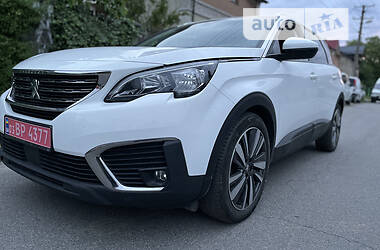 Внедорожник / Кроссовер Peugeot 5008 2017 в 