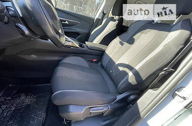Внедорожник / Кроссовер Peugeot 5008 2017 в 