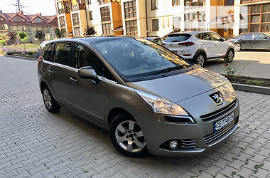 Мінівен Peugeot 5008 2010 в Чернівцях