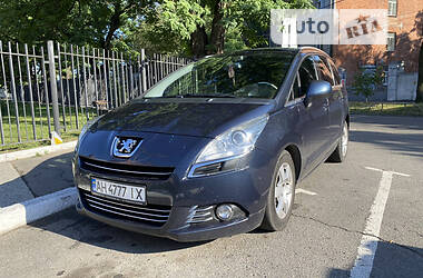 Универсал Peugeot 5008 2013 в Покровске