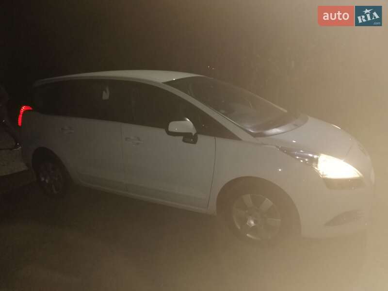 Мінівен Peugeot 5008 2012 в Львові