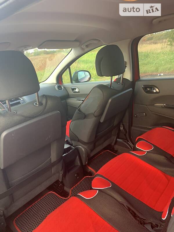 Мікровен Peugeot 5008 2011 в Калуші
