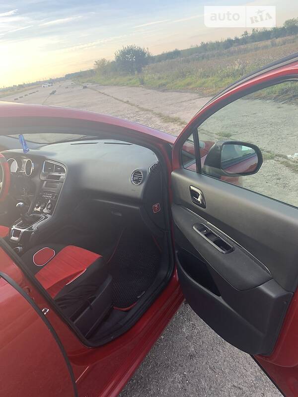 Мікровен Peugeot 5008 2011 в Калуші