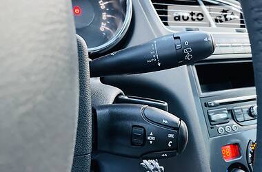 Минивэн Peugeot 5008 2016 в 