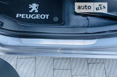 Минивэн Peugeot 5008 2016 в 