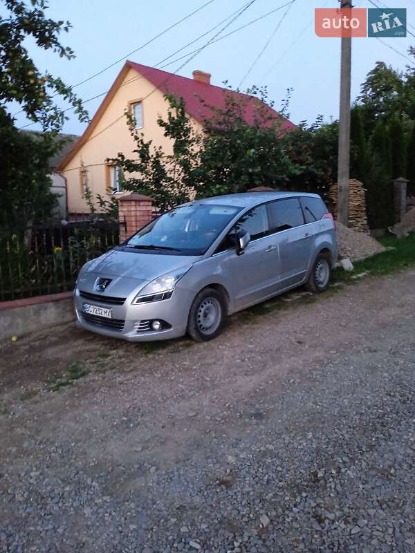 Універсал Peugeot 5008 2013 в Самборі