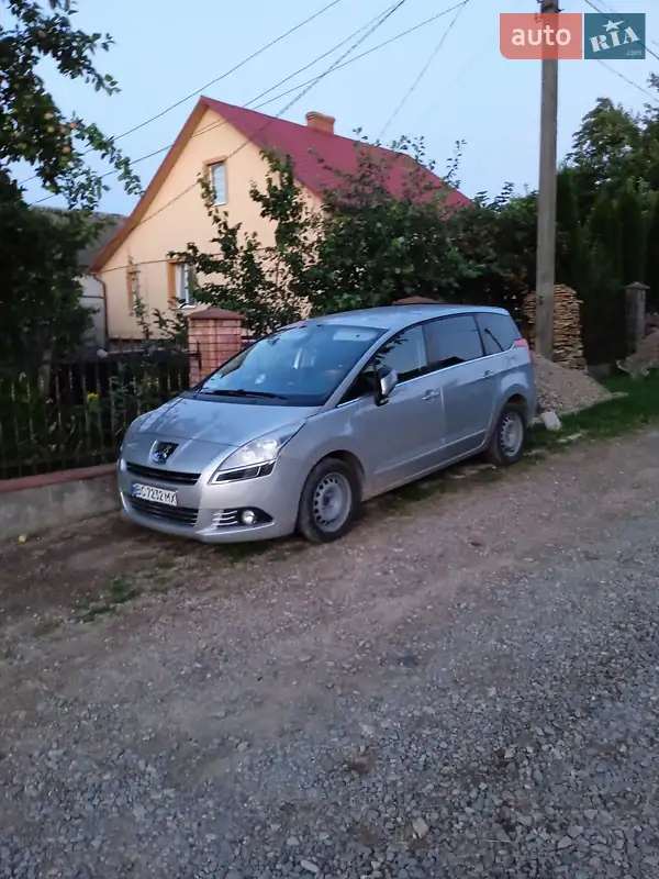 Универсал Peugeot 5008 2013 в 