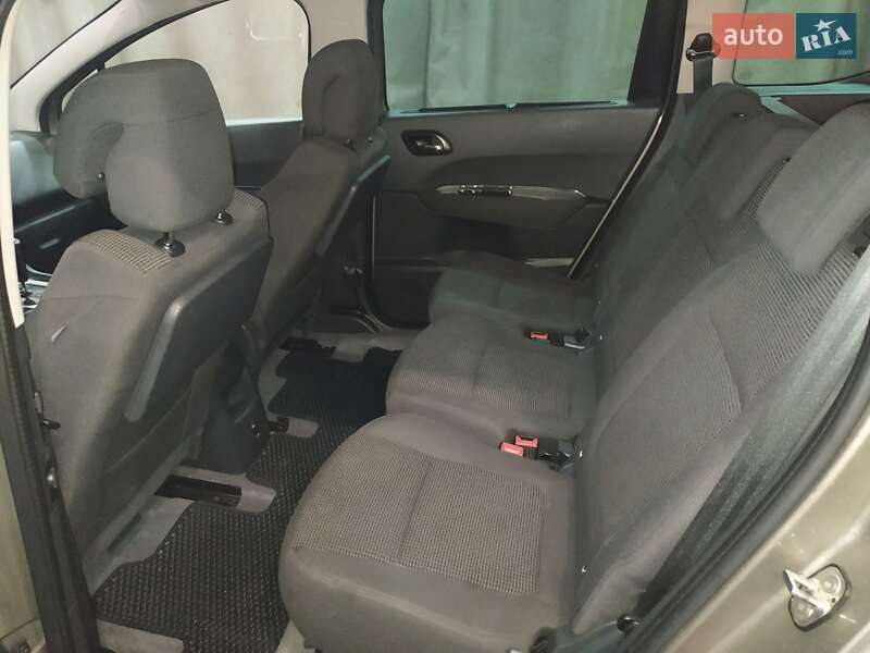 Микровэн Peugeot 5008 2015 в Южноукраинске